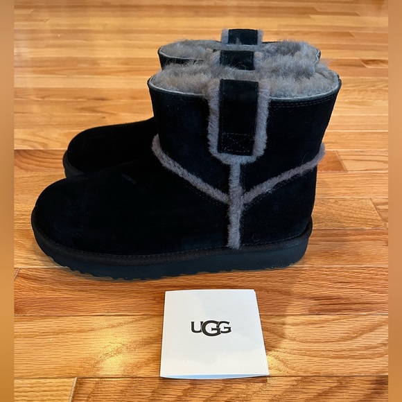 UGG Classic Mini Spill Seam Black Suede, Size 7 - Picture 1 of 5